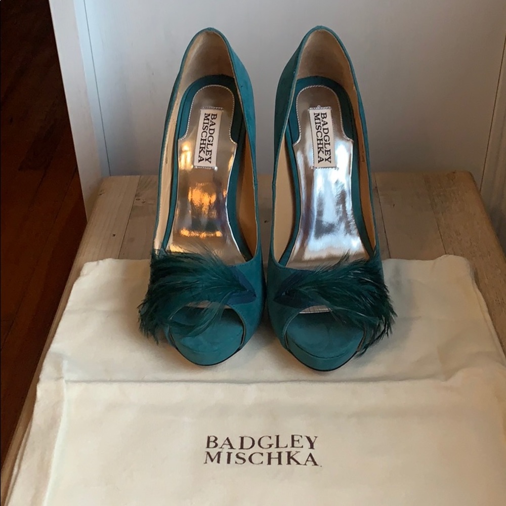 Badgley Mischka Ginnie teal feather peep toe pumps